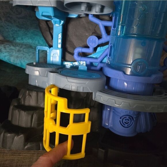 2 Imaginex Batman Playsets Bat Tech Bat Cave and Wayne Manor Bat Cave light up - Picture 16 of 16